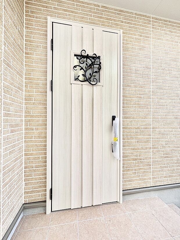 【玄関】大切な家族、来客を出迎える玄関。