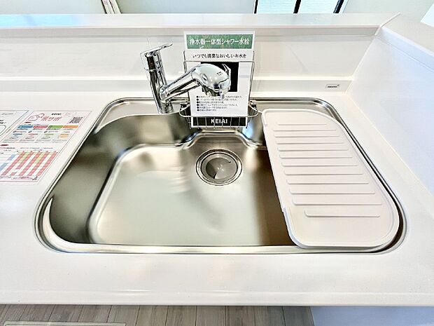 【その他設備(浄水器)】いつでも清潔なおいしいお水を。一つの水栓で水道水と浄水を使い分け。