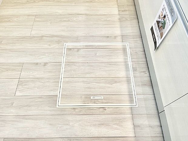 【その他設備(床下収納)】床下収納付き！日用品・非常用品の収納にも大活躍。