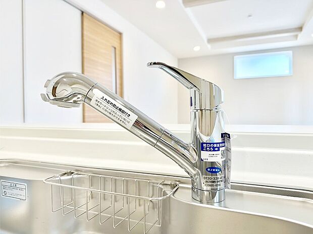 【その他設備(蛇口一体型浄水器)】いつでも清潔なおいしいお水を。一つの水栓で水道水と浄水を使い分け。