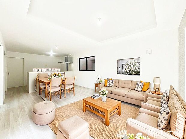 【リビング】落ち着いた雰囲気のＬＤＫは家族みんなの快適空間※家具はCGです