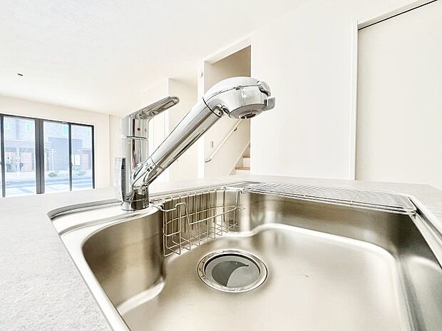 【その他設備(蛇口一体型浄水器)】いつでも清潔なおいしいお水を。一つの水栓で水道水と浄水を使い分け。