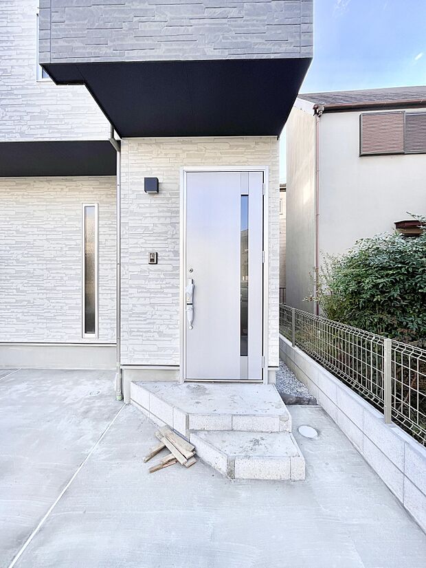 【玄関】大切な家族、来客を出迎える玄関。