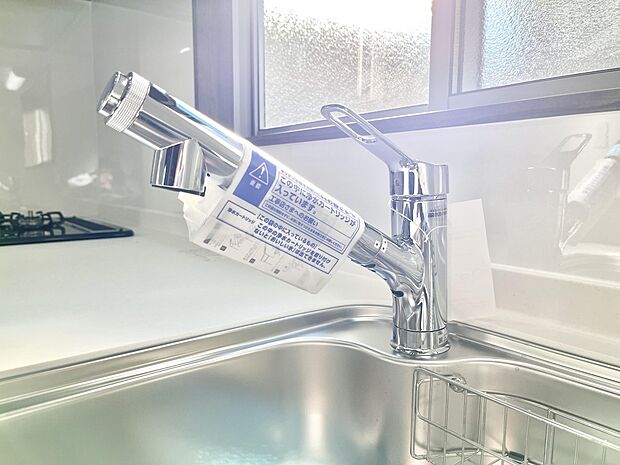 【その他設備(浄水器)】いつでも清潔なおいしいお水を。一つの水栓で水道水と浄水を使い分け。