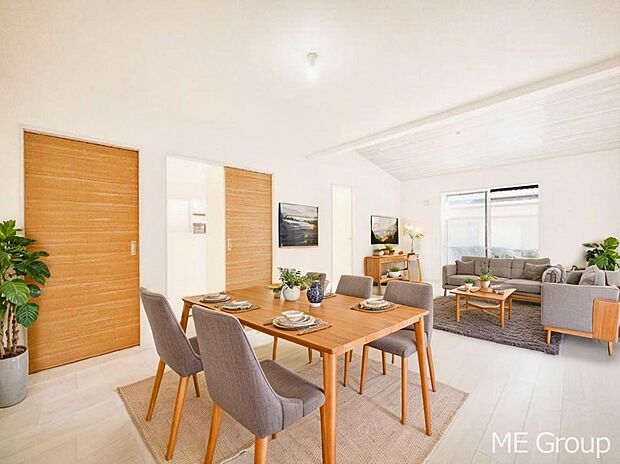 【リビング】ご家族の賑やかな話し声で包まれる明るいリビング  ※家具はCGです