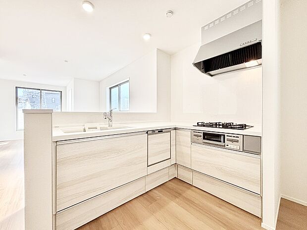 【ダイニングキッチン】料理をしながらご家族との会話を楽しめる対面カウンターキッチン