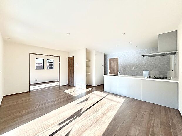 【リビングダイニング】落ち着いた雰囲気のＬＤＫは家族みんなの快適空間  