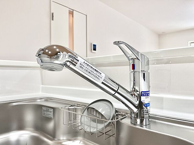 【その他設備(浄水器)】いつでも清潔なおいしいお水を。一つの水栓で水道水と浄水を使い分け。