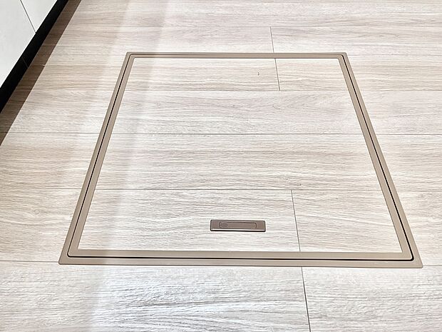 【その他設備(床下収納)】床下収納付き！日用品・非常用品の収納にも大活躍。