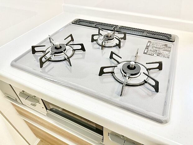 【その他設備(ガスコンロ)】三口ガスコンロでお料理が一気にはかどりそう