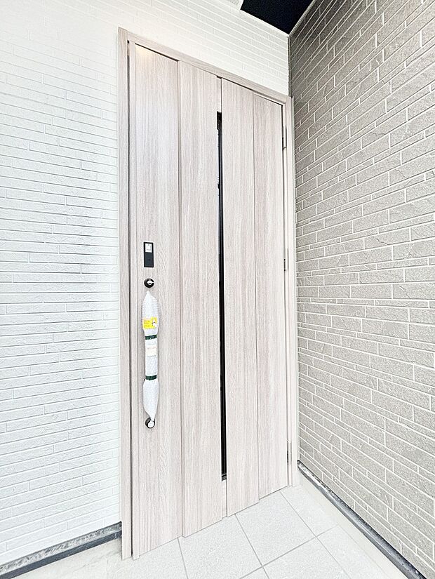 【玄関】大切な家族、来客を出迎える玄関。