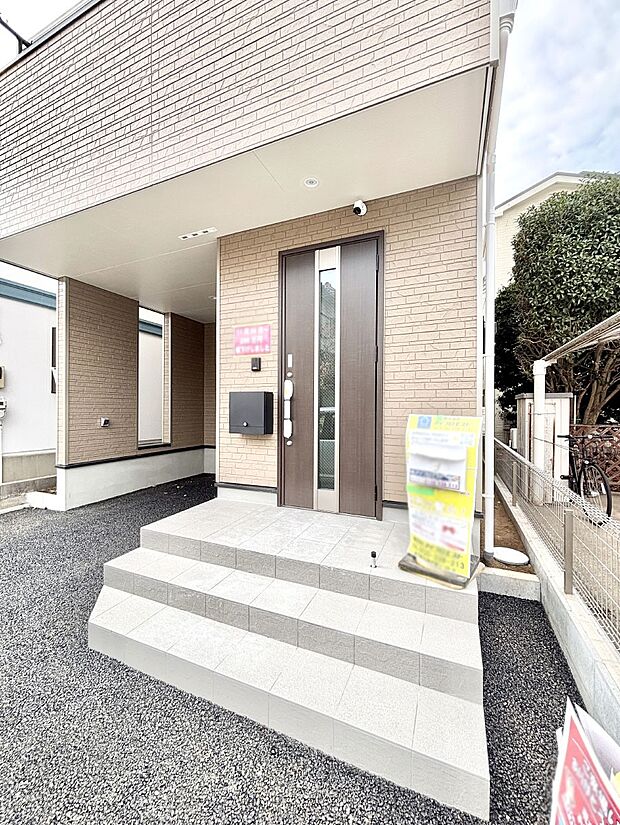 【玄関】大切な家族、来客を出迎える玄関。