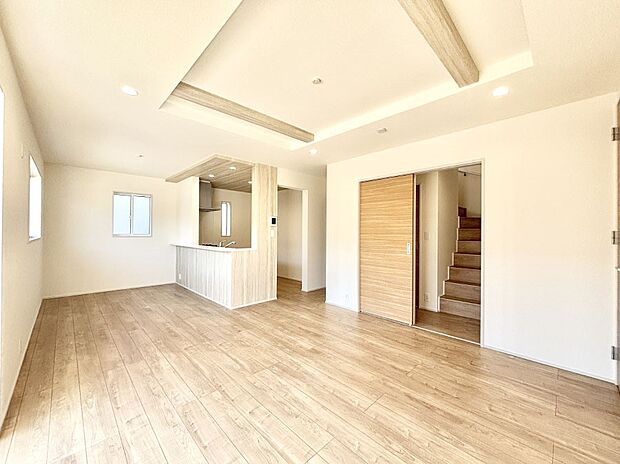 【リビングダイニング】落ち着いた雰囲気のＬＤＫは家族みんなの快適空間  