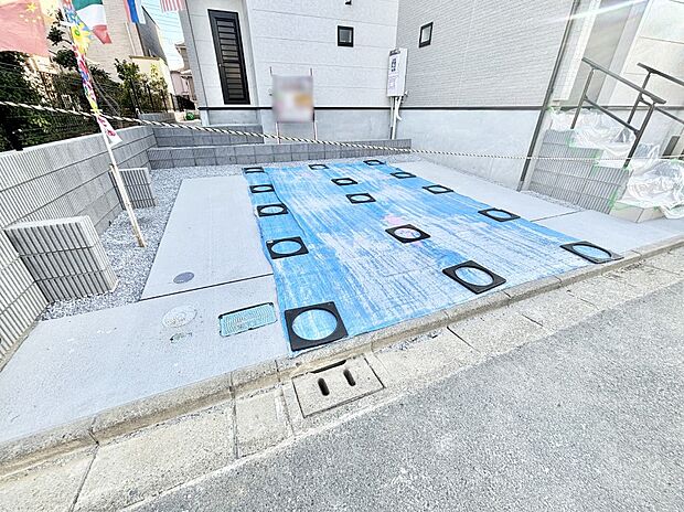 【駐車場】駐車2台可能！急なお客様の駐車に。また、ご家族の自転車スペースとしても大活躍。