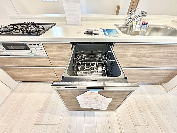【その他設備(食洗機)】面倒なお片づけは食洗機にお任せ！家事の負担が減って、時間にも気持ちにもゆとりができます。