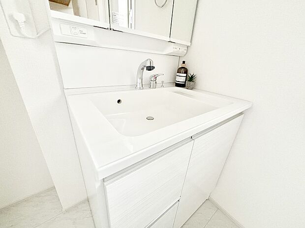 【その他設備(ハンドシャワー水栓)】ハンドシャワー付き！使いやすい洗面台。