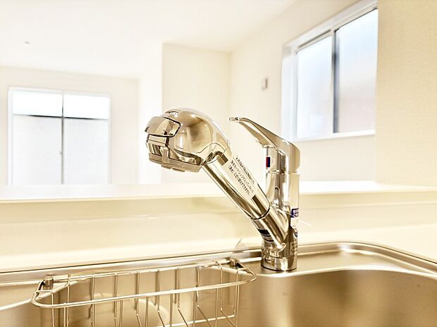 【その他設備(蛇口一体型浄水器)】いつでも清潔なおいしいお水を。一つの水栓で水道水と浄水を使い分け。