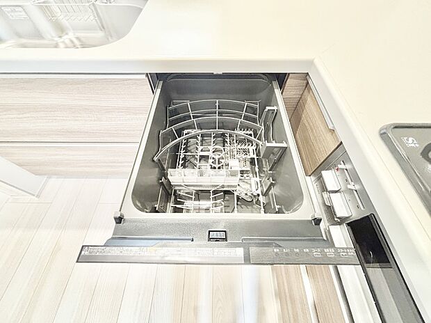 【その他設備(食洗機)】面倒なお片づけは食洗機にお任せ！家事の負担が減って、時間にも気持ちにもゆとりができます。