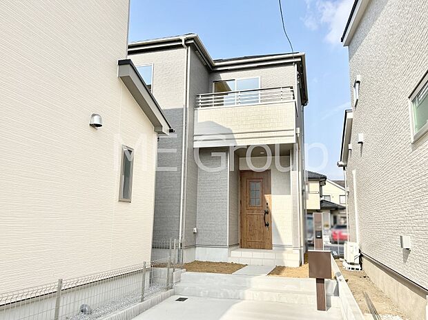 【現地外観写真】上質感あふれる外観デザイン。魅力の住まいを実現。