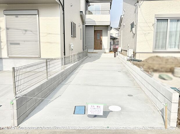 【駐車場】目の前が駐車場だと雨の日も大量にお買い物をした時も便利ですね