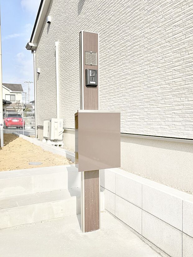 【その他現地】表札・インターホン・ポストをひとつに集約