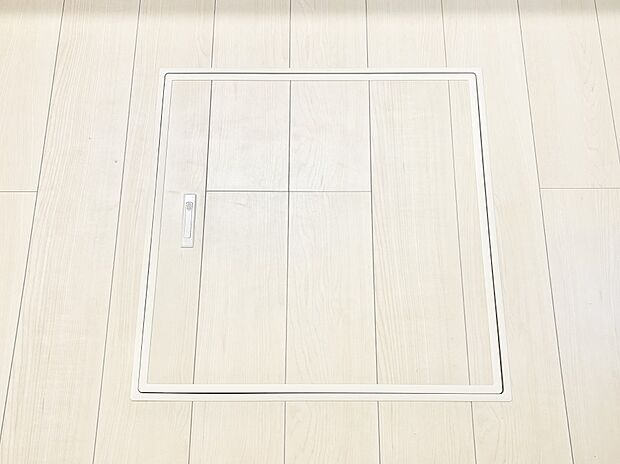 【その他設備(床下収納)】床下収納付き！日用品・非常用品の収納にも大活躍。