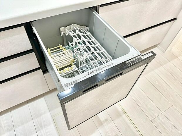 【その他設備(食洗機)】面倒なお片づけは食洗機にお任せ！家事の負担が減って、時間にも気持ちにもゆとりができます。