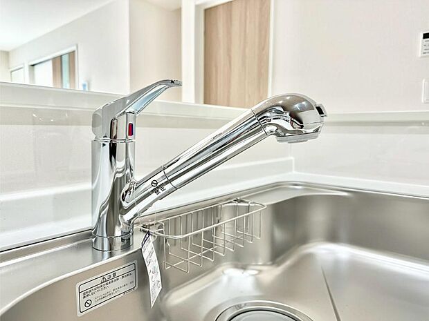 【その他設備(浄水器)】いつでも清潔なおいしいお水を。一つの水栓で水道水と浄水を使い分け。