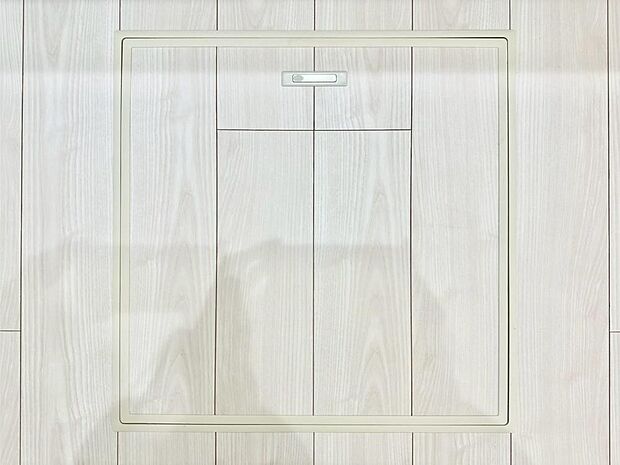 【その他設備(床下収納)】床下収納付き！日用品・非常用品の収納にも大活躍。