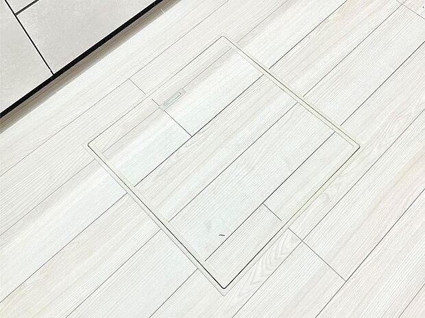 【その他設備(床下収納)】床下収納付き!日用品・非常用品の収納にも大活躍。