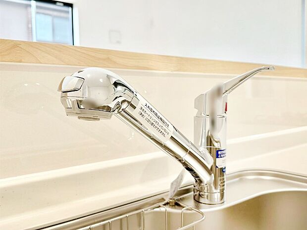 【その他設備(浄水器)】いつでも清潔なおいしいお水を。一つの水栓で水道水と浄水を使い分け。