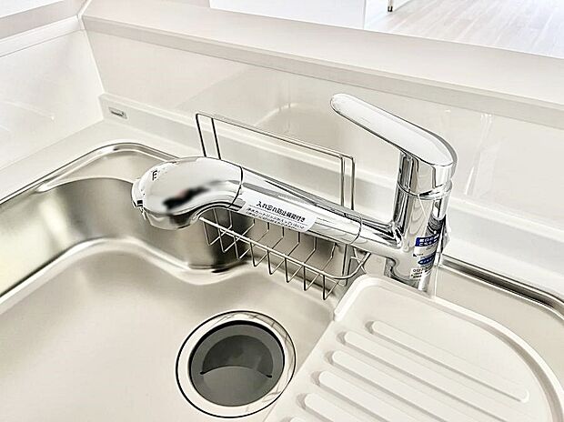 【その他設備(蛇口一体型浄水器)】浄水器一体型のキッチンで洗い物用・料理用と切り替え簡単！