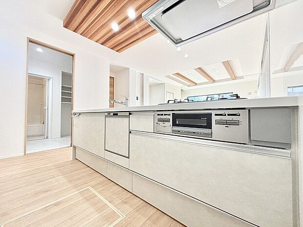 【キッチン】毎日使うキッチンだから、使いやすさ&お手入れのしやすさにこだわりました。