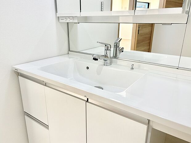 【その他設備(ハンドシャワー水栓)】ハンドシャワー付き!使いやすい洗面台。