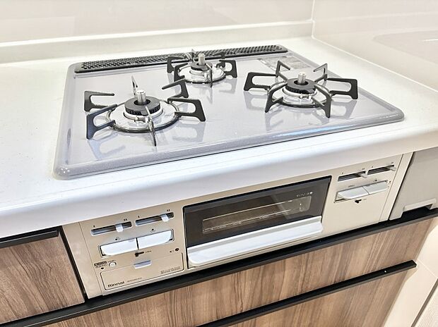 【その他設備(Siセンサーコンロ)】ガスコンロはSiセンサー搭載。火力調節や焦げ付き・消し忘れも防いでくれます。