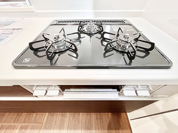 【その他設備(ガスコンロ)】三口ガスコンロでお料理が一気にはかどりそう  