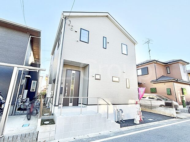 【現地外観写真】洗練された外観、上質な住空間が広がる室内は永く安心して過ごせる住居です。