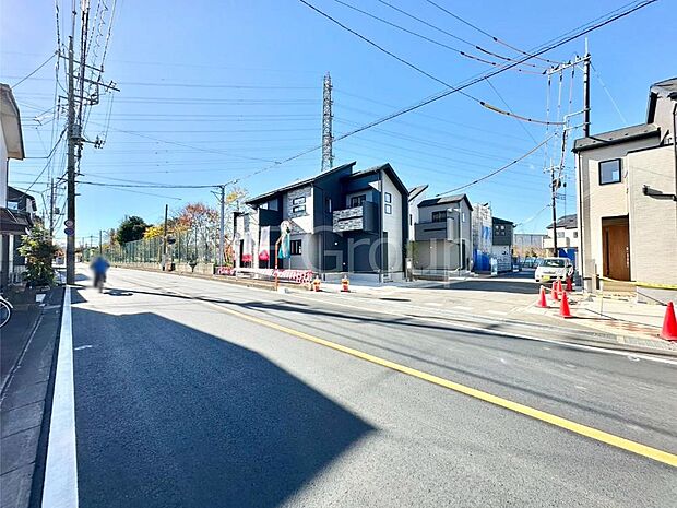 【前面道路含む現地写真】堂々完成!! ここから始まる新生活を応援いたします!