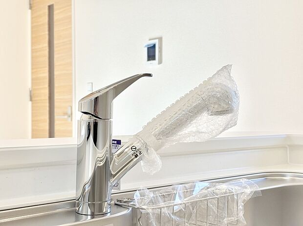 【その他設備(浄水器)】いつでも清潔なおいしいお水を。一つの水栓で水道水と浄水を使い分け。