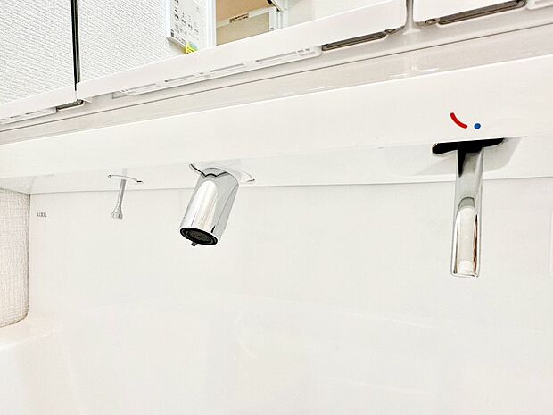 【その他設備(ハンドシャワー水栓)】ハンドシャワー付き!使いやすい洗面台。