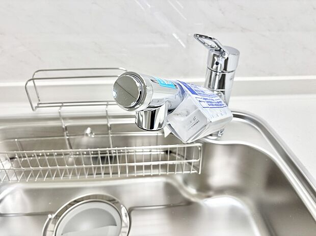 【その他設備(浄水器)】いつでも清潔なおいしいお水を。一つの水栓で水道水と浄水を使い分け。