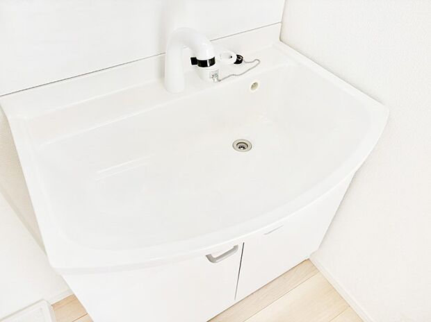 【その他設備(シャワー水栓洗面化粧台)】ハンドシャワー付き!使いやすい洗面台。