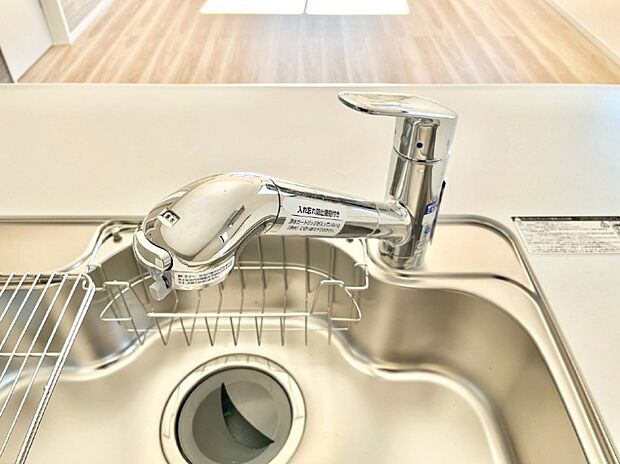 【その他設備(浄水器)】いつでも清潔なおいしいお水を。一つの水栓で水道水と浄水を使い分け。