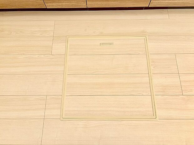 【その他設備(床下収納)】床下収納付き！日用品・非常用品の収納にも大活躍。