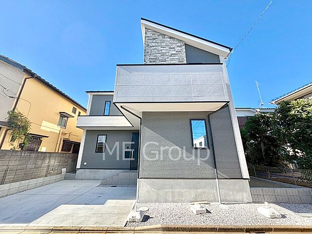 【現地外観写真】洗練された外観、上質な住空間が広がる室内は永く安心して過ごせる住居です。