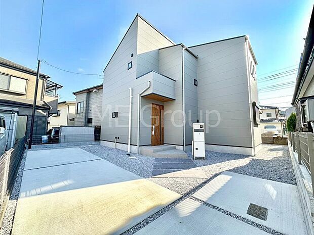 【現地外観写真】洗練された外観、上質な住空間が広がる室内は永く安心して過ごせる住居です。