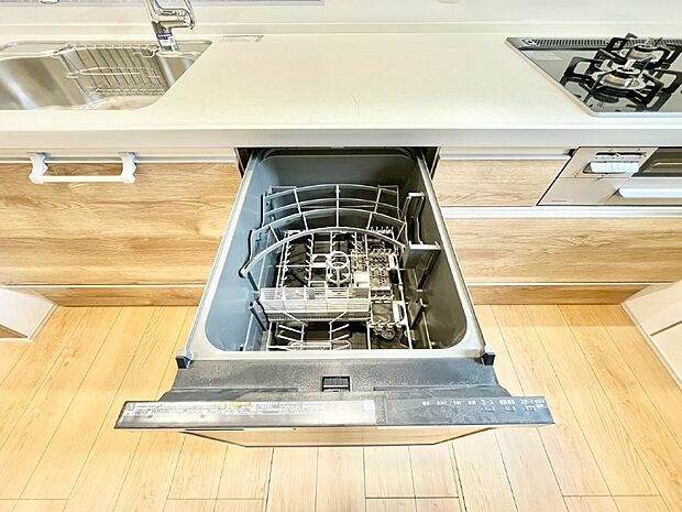 【その他設備(食洗機)】面倒なお片づけは食洗機にお任せ！家事の負担が減って、時間にも気持ちにもゆとりができます。