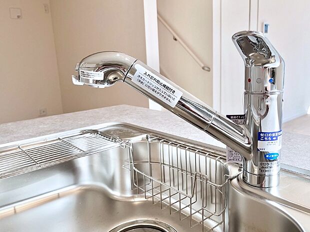 【その他設備(浄水器)】いつでも清潔なおいしいお水を。一つの水栓で水道水と浄水を使い分け。