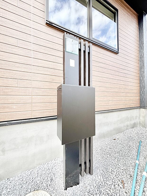 【その他現地】表札・インターホン・ポストをひとつに集約