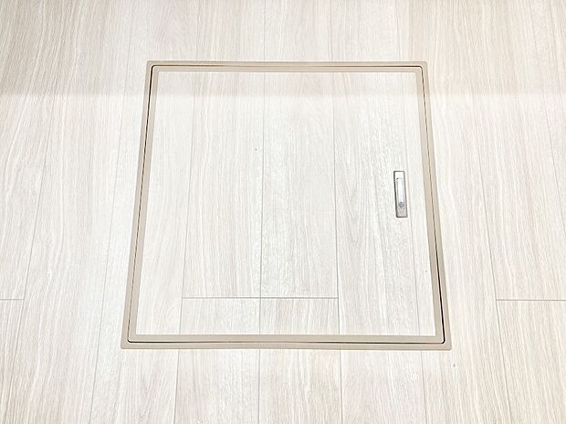 【その他設備(床下収納)】床下収納付き!日用品・非常用品の収納にも大活躍。